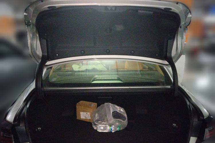 Used Lexus ES 2025 300h Deluxe Edition Trunk