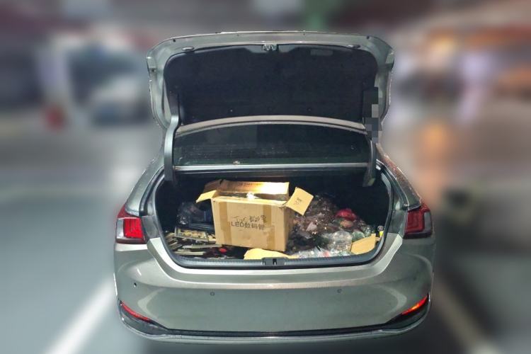 Used Lexus ES 2025 300h Deluxe Edition Trunk