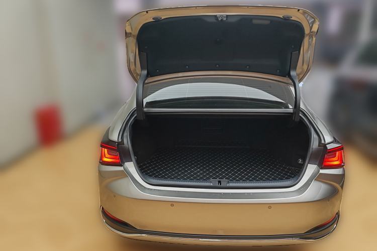 Used Lexus ES 2025 200 Premium Edition Trunk