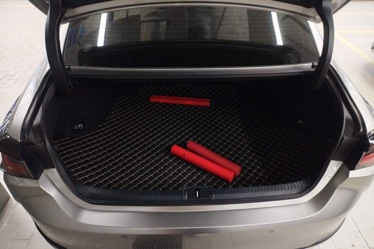 Used Lexus ES 2025 200 Premium Edition Trunk