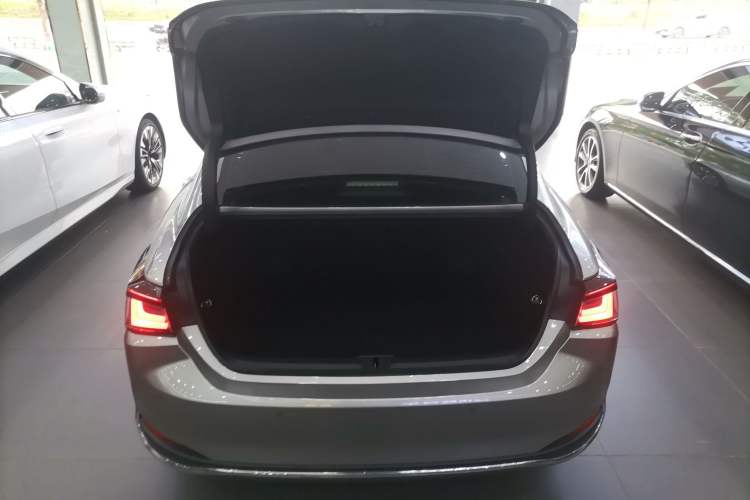 Used Lexus ES 2025 200 Premium Edition Trunk