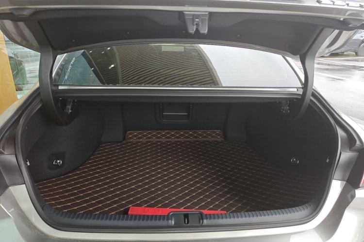 Used Lexus ES 2025 300h Deluxe Edition Trunk
