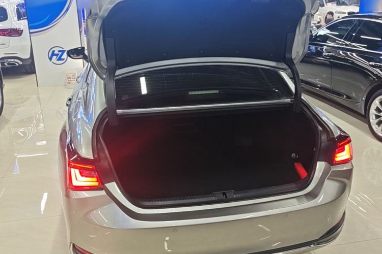Used Lexus ES 2025 200 Premium Edition Trunk