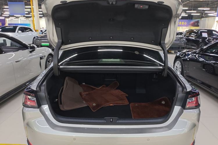 Used Lexus ES 2025 200 Premium Edition Trunk