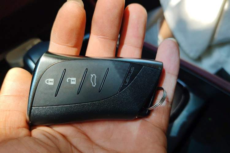 Used Lexus ES 2025 300h Executive Edition Vehicle Key