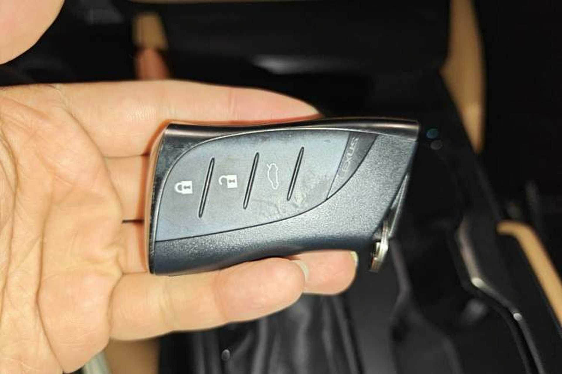 Used Lexus ES 2025 200 Premium Edition Vehicle Key