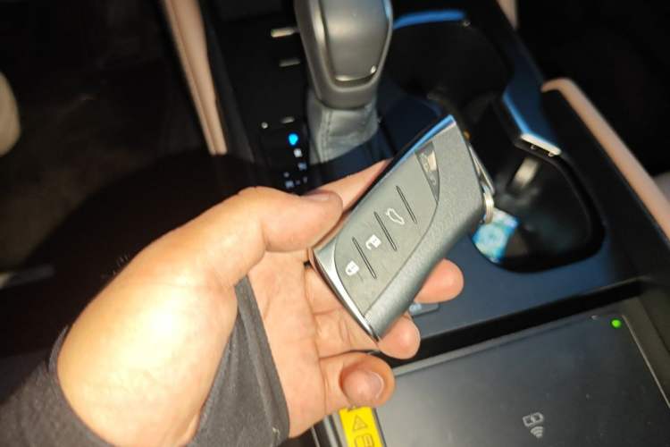 Used Lexus ES 2025 200 Premium Edition Vehicle Key
