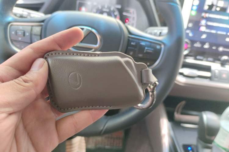 Used Lexus ES 2025 200 Premium Edition Vehicle Key