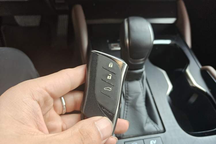 Used Lexus ES 2025 300h Deluxe Edition Vehicle Key
