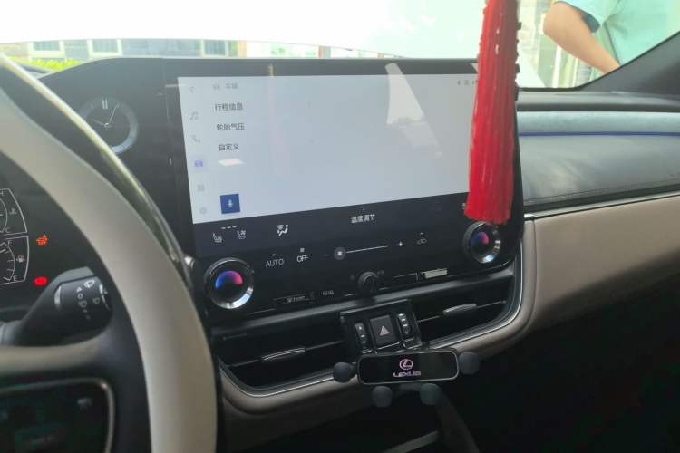 Used Lexus ES 2025 200 Premium Edition Audio And AC Panel