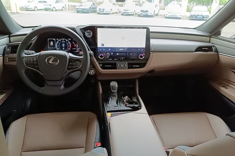 Used Lexus ES 2025 200 Premium Edition Center Console