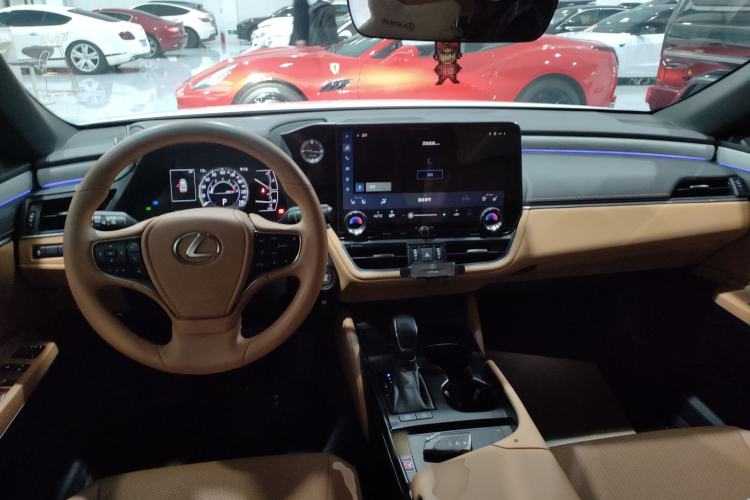 Used Lexus ES 2025 200 Premium Edition Center Console