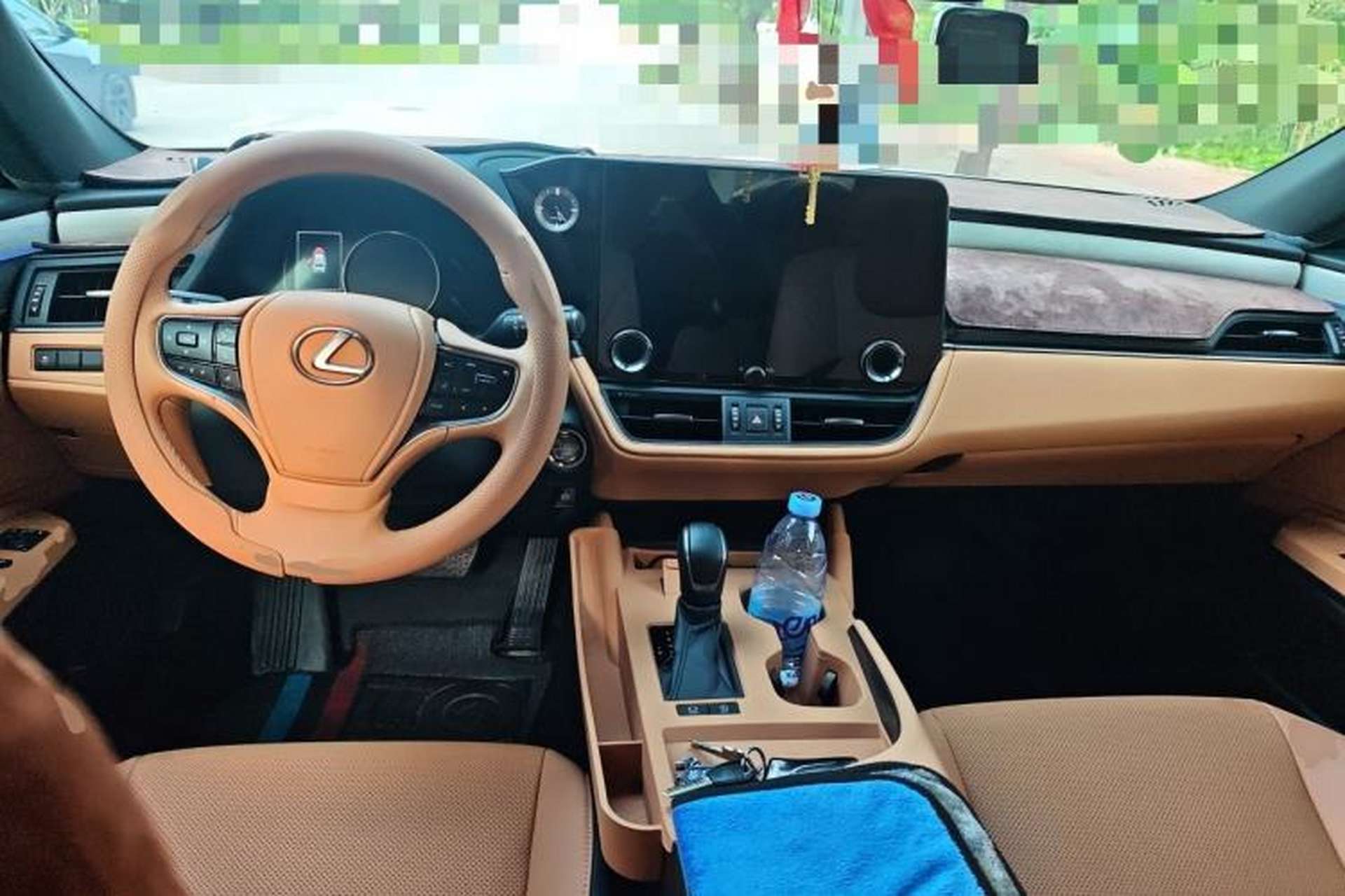 Used Lexus ES 2025 200 Premium Edition Center Console