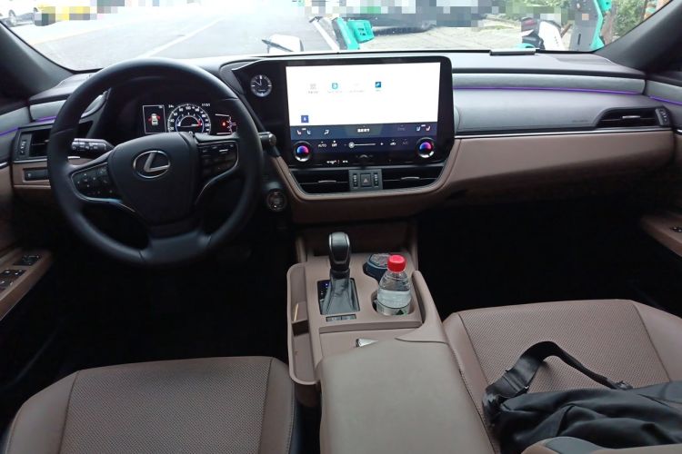 Used Lexus ES 2025 200 Premium Edition Center Console