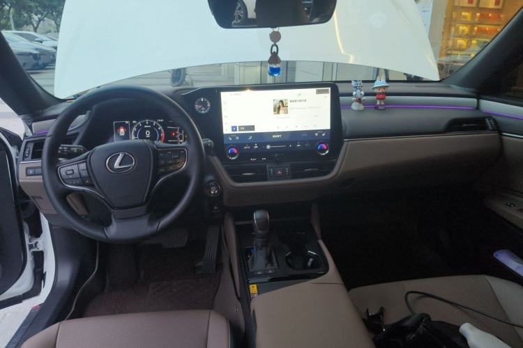 Used Lexus ES 2025 200 Premium Edition Center Console