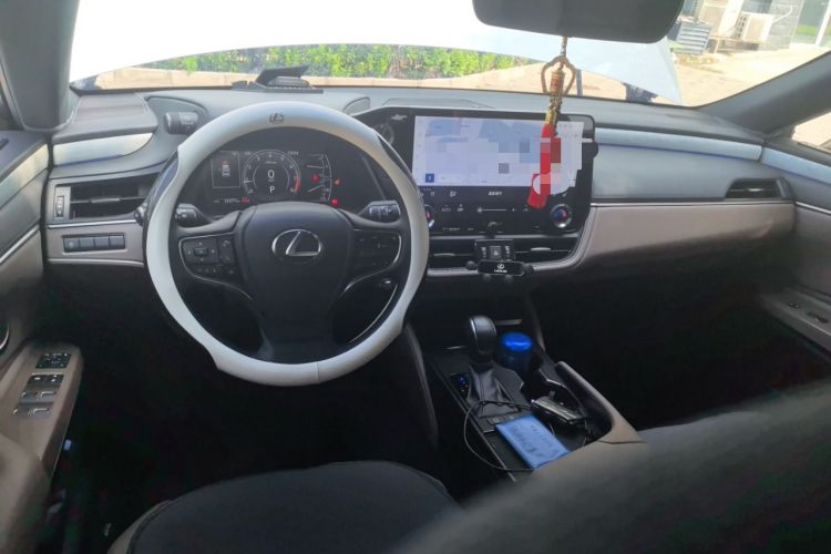 Used Lexus ES 2025 200 Premium Edition Center Console