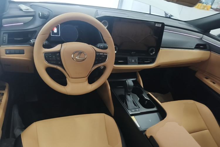 Used Lexus ES 2025 200 Premium Edition Center Console