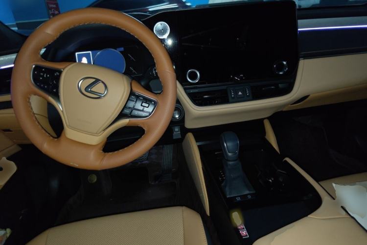 Used Lexus ES 2025 200 Premium Edition Center Console