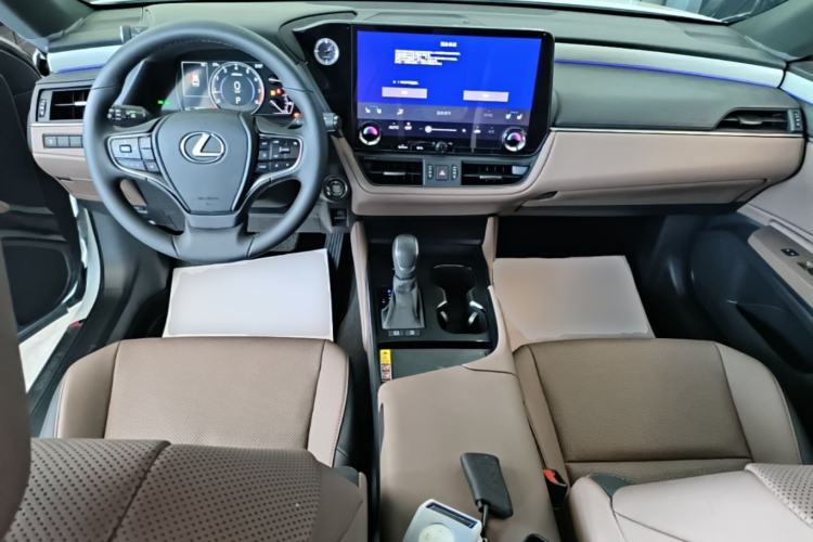 Used Lexus ES 2025 200 Premium Edition Center Console