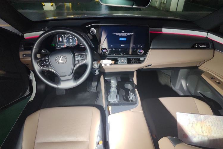 Used Lexus ES 2025 200 Premium Edition Center Console