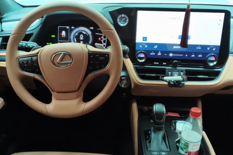 Used Lexus ES 2025 300h Deluxe Edition Center Console