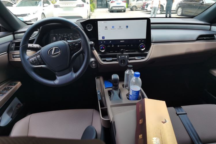 Used Lexus ES 2025 200 Premium Edition Center Console