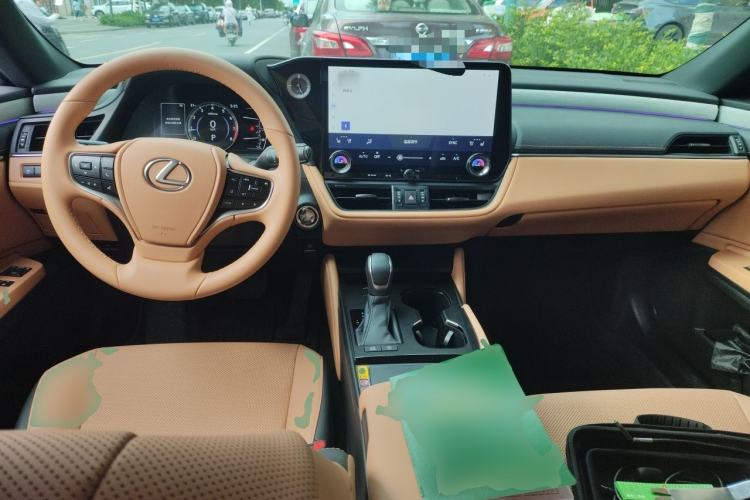 Used Lexus ES 2025 200 Premium Edition Center Console