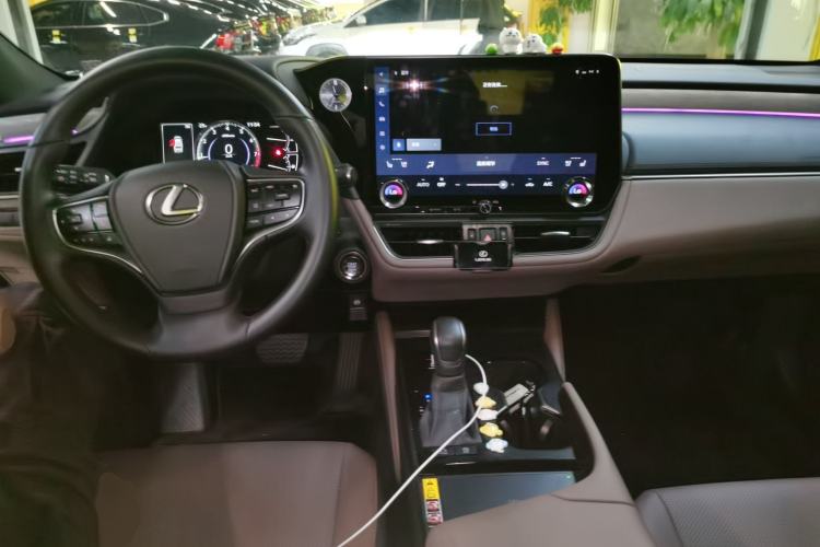 Used Lexus ES 2025 200 Premium Edition Center Console