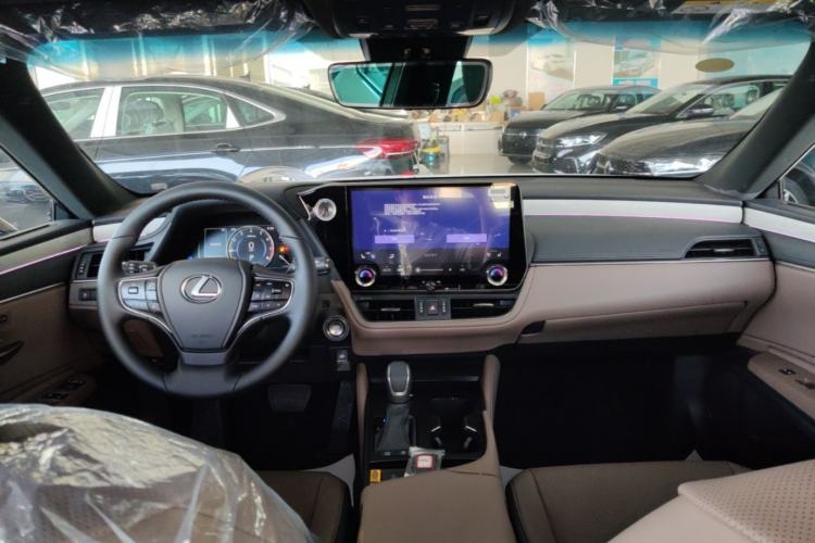 Used Lexus ES 2025 200 Premium Edition Center Console