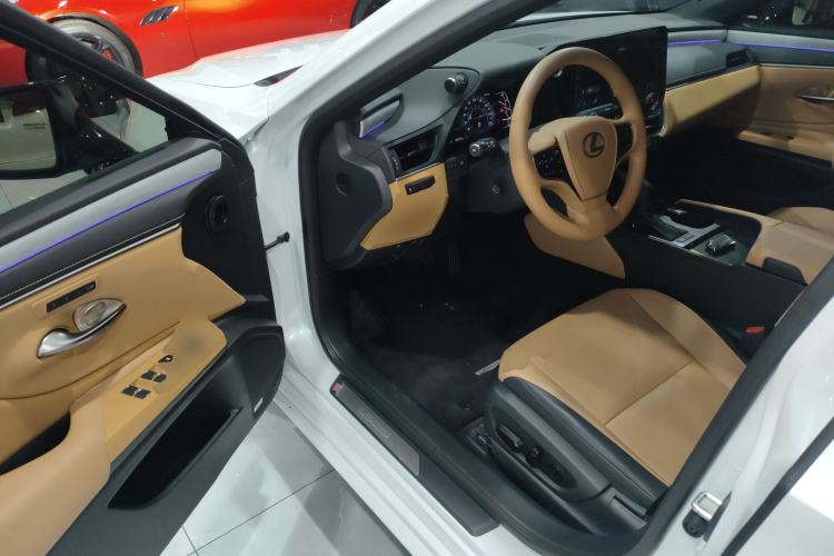 Used Lexus ES 2025 200 Premium Edition Driver Seat