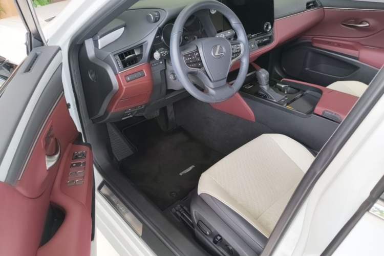 Used Lexus ES 2025 200 Premium Edition Driver Seat