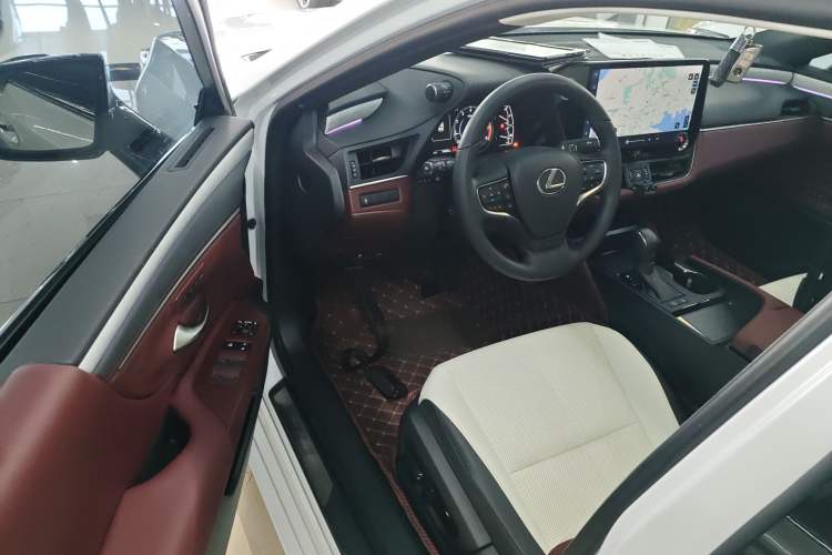 Used Lexus ES 2025 200 Premium Edition Driver Seat