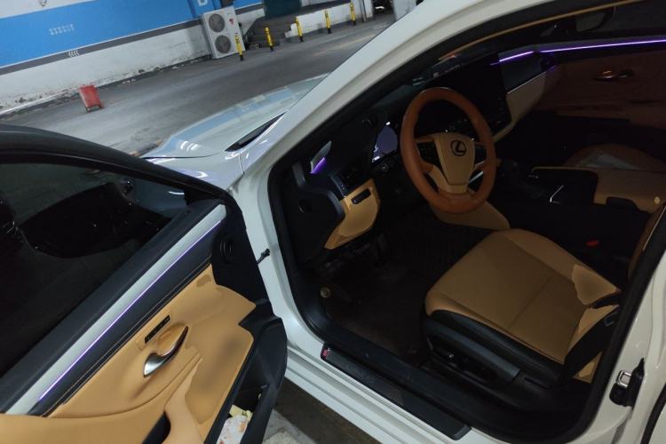 Used Lexus ES 2025 200 Premium Edition Driver Seat