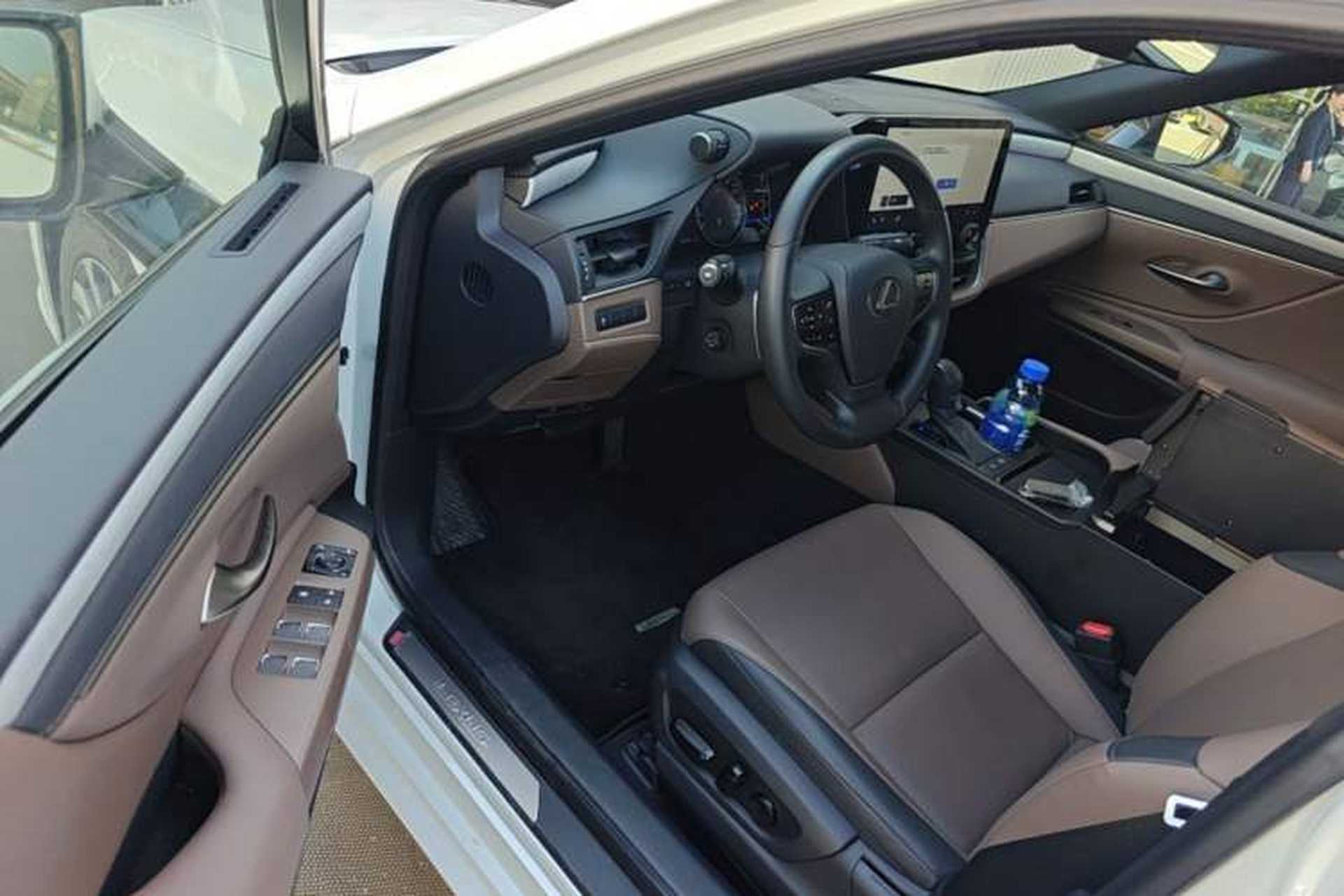 Used Lexus ES 2025 300h Deluxe Edition Driver Seat