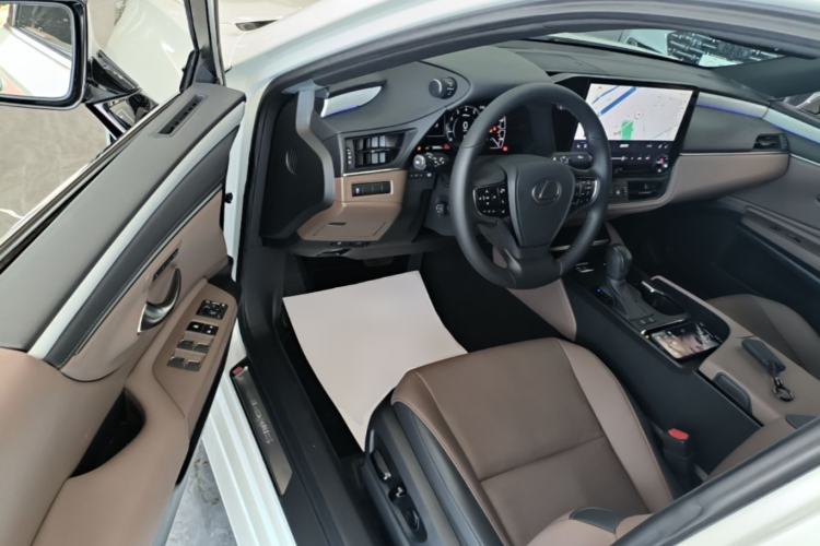 Used Lexus ES 2025 200 Premium Edition Driver Seat