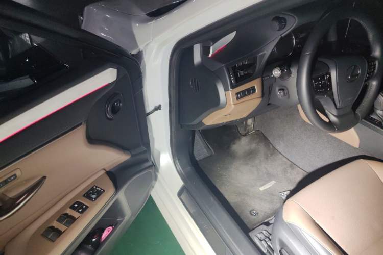 Used Lexus ES 2025 200 Premium Edition Driver Seat