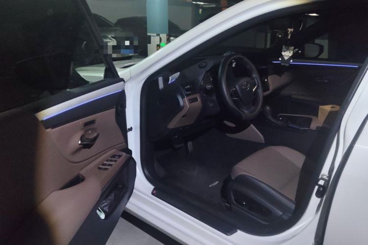 Used Lexus ES 2025 200 Premium Edition Driver Seat