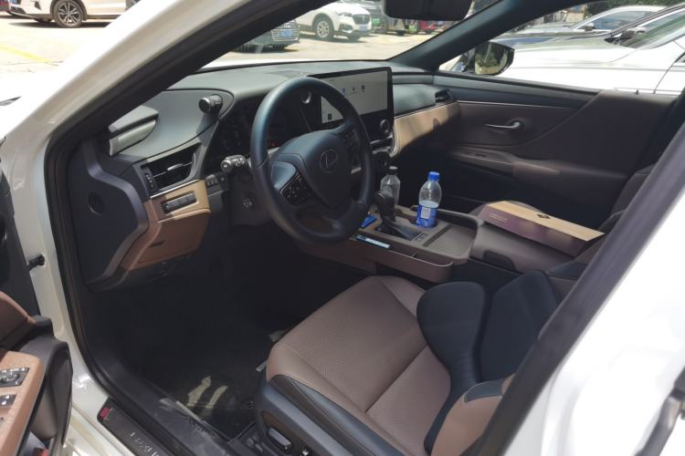 Used Lexus ES 2025 200 Premium Edition Driver Seat