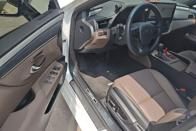 Used Lexus ES 2025 200 Premium Edition Driver Seat