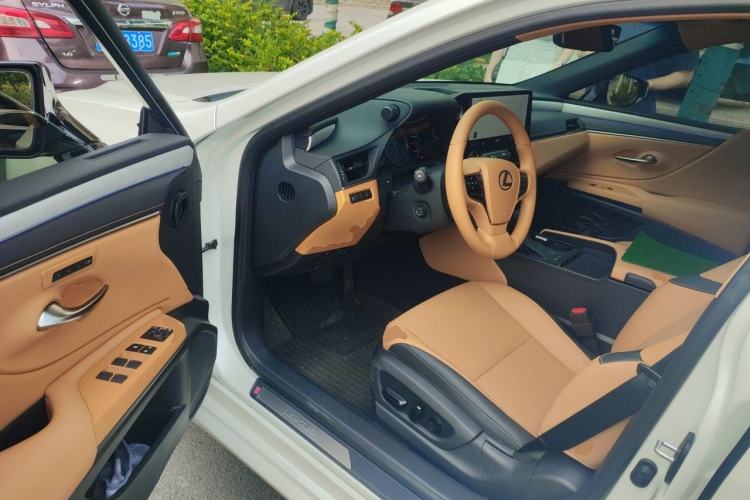 Used Lexus ES 2025 200 Premium Edition Driver Seat