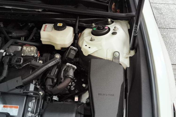 Used Lexus ES 2025 300h Deluxe Edition Engine Bay Left
