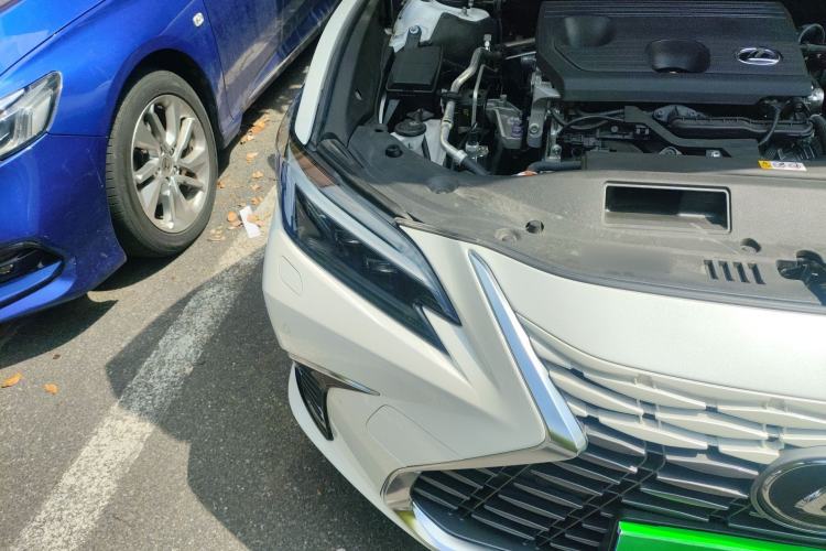 Used Lexus ES 2025 200 Premium Edition Engine Bay Right