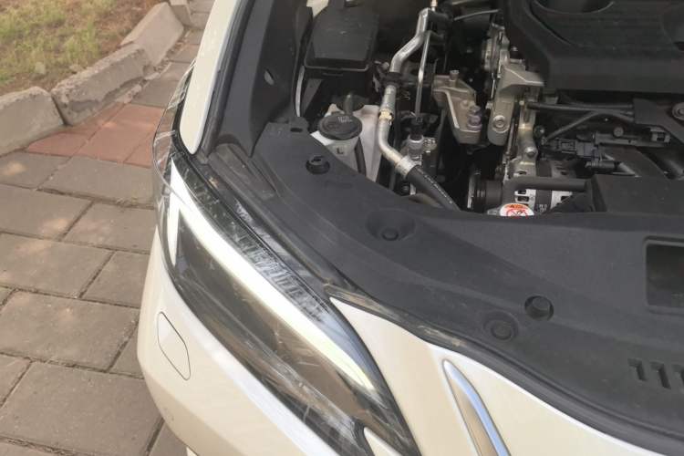 Used Lexus ES 2025 200 Premium Edition Engine Bay Right