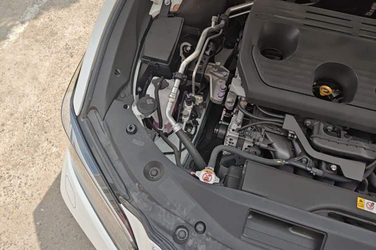 Used Lexus ES 2025 200 Premium Edition Engine Bay Right