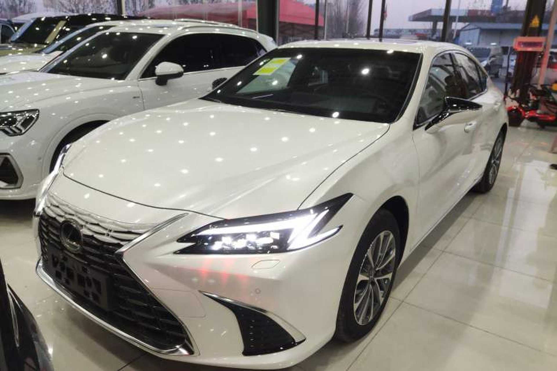 Used Lexus ES 2025 200 Premium Edition Exterior 1