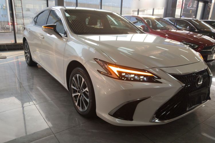 Used Lexus ES 2025 200 Premium Edition Exterior 1