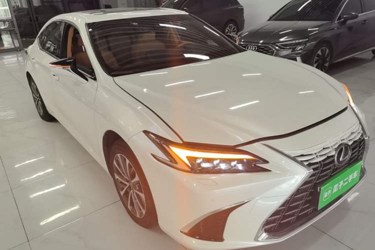 Used Lexus ES 2025 200 Premium Edition Exterior 1