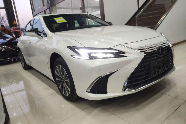 Used Lexus ES 2025 200 Premium Edition Exterior 2