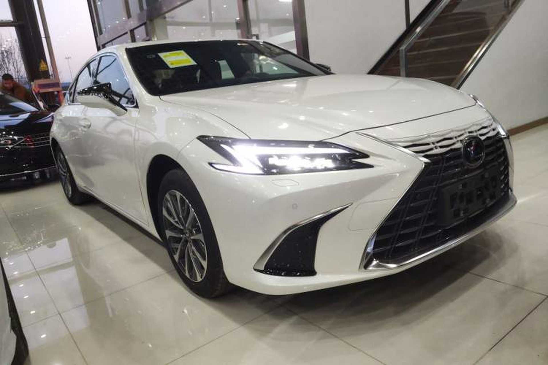 Used Lexus ES 2025 200 Premium Edition Exterior 2