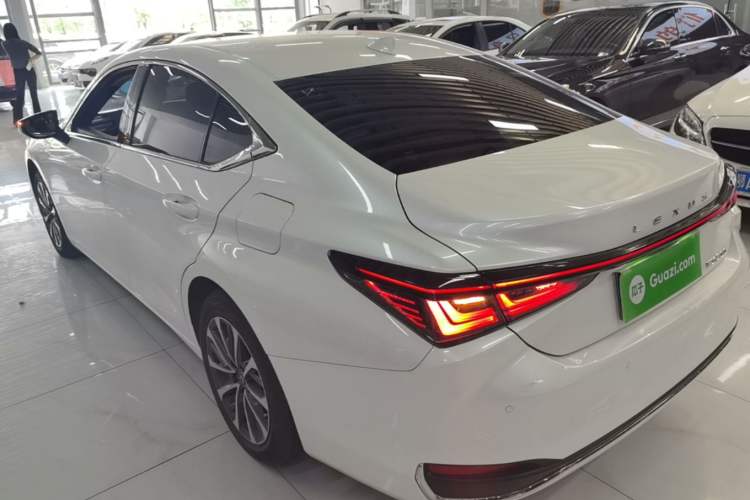 Used Lexus ES 2025 200 Premium Edition Exterior 2